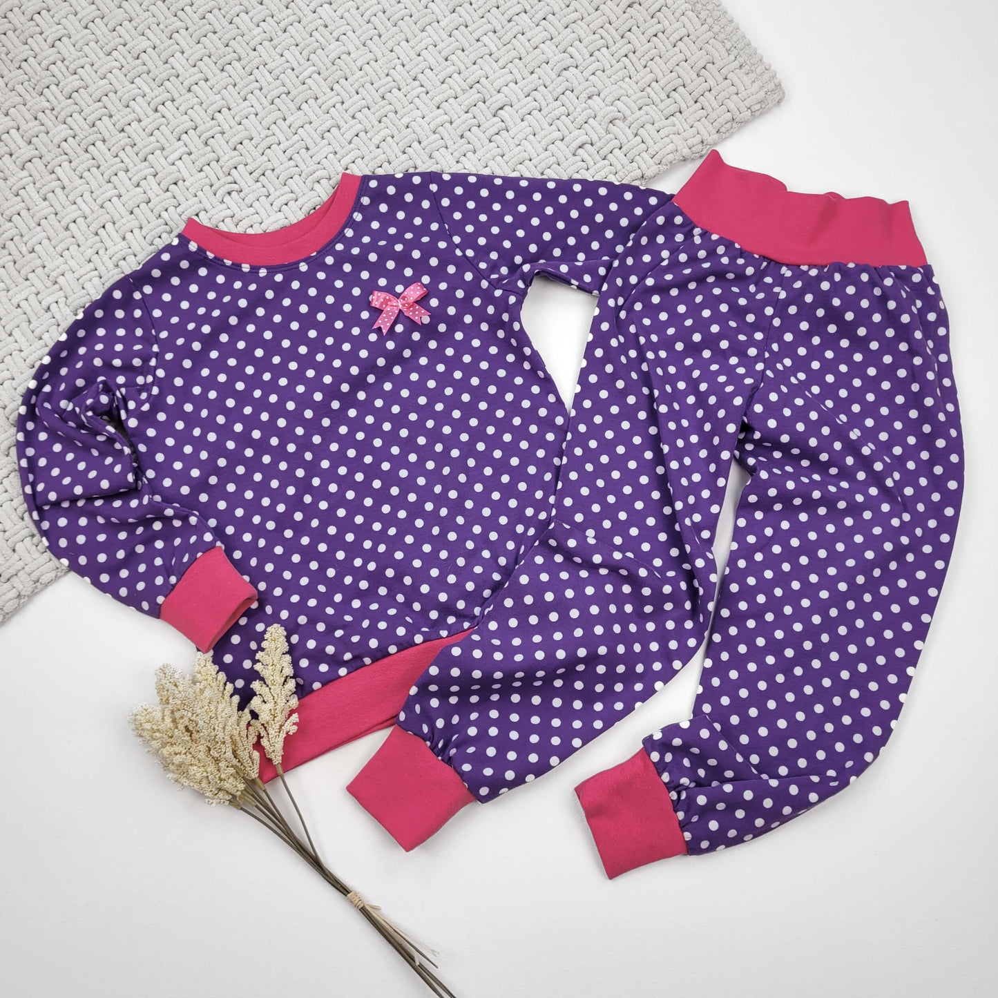 Schlafanzug lila Gr. 98/104