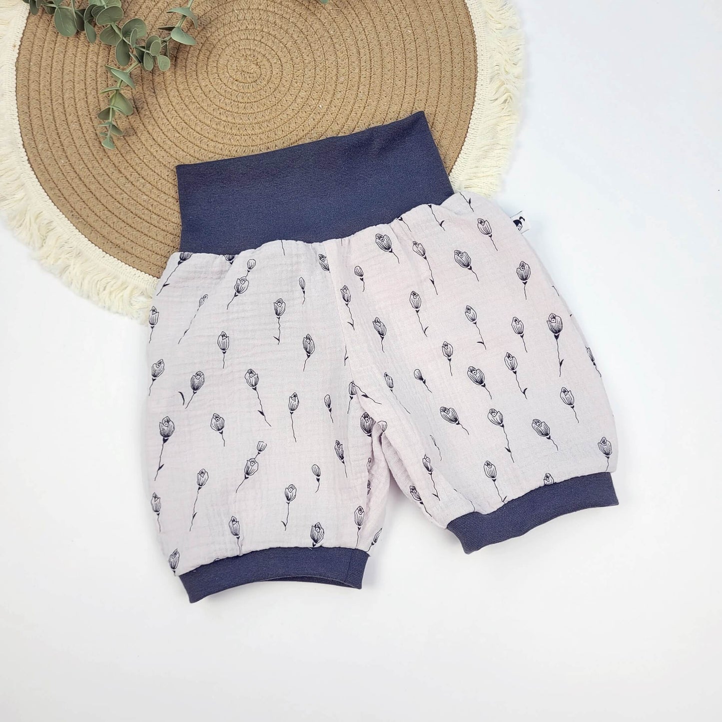 Musselin-Shorts Tulpen  helles greige Gr. 110/116