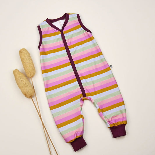 Bunter Babystrampler ‚Regenbogenringel‘ aus Bio-Jersey mit Druckknopfleiste und langen Bündchen, handgemacht von SprossenKind